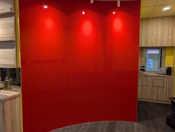 烤彎弧玻璃加烤漆
竹北橙智教學中心